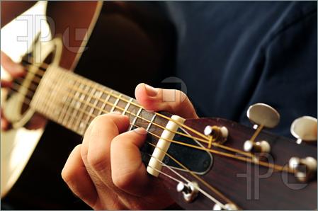 Man-Playing-Guitar-601983